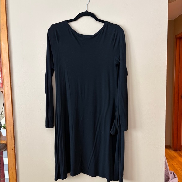 Elegant Black Long Sleeve Dress - Picture 3 of 3